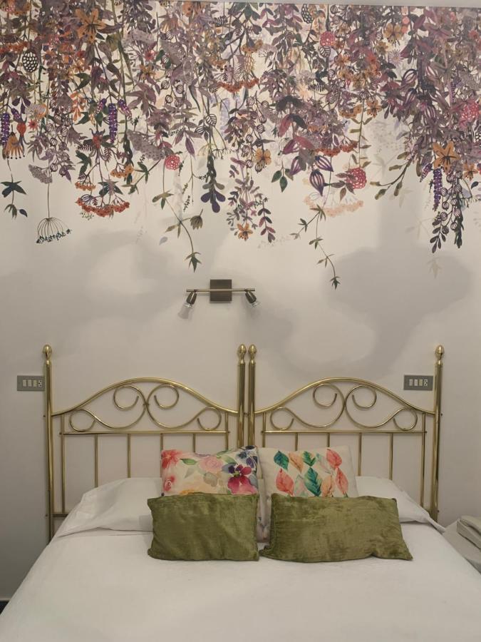 Hostal Pirineos Barbastro Esterno foto