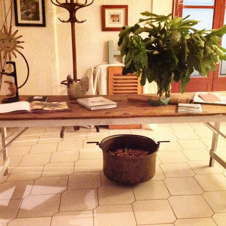 Hostal Pirineos Barbastro Esterno foto