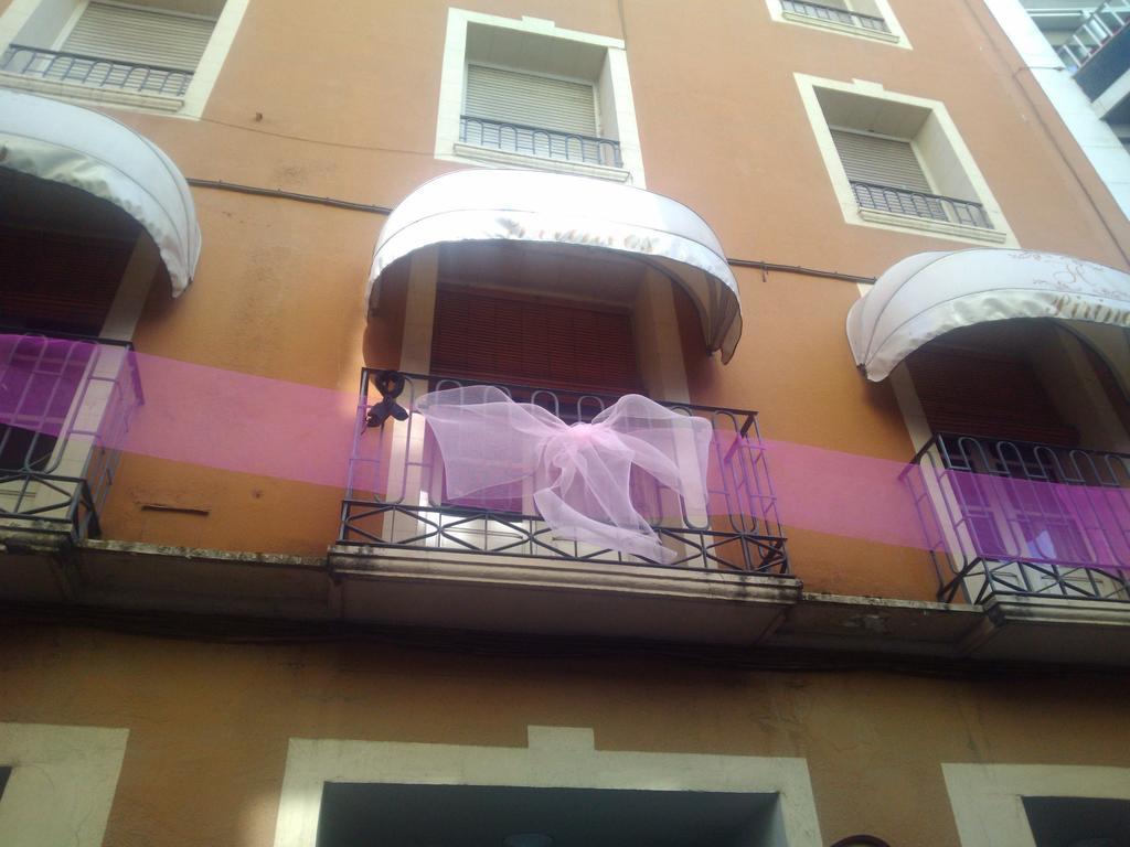 Hostal Pirineos Barbastro Esterno foto