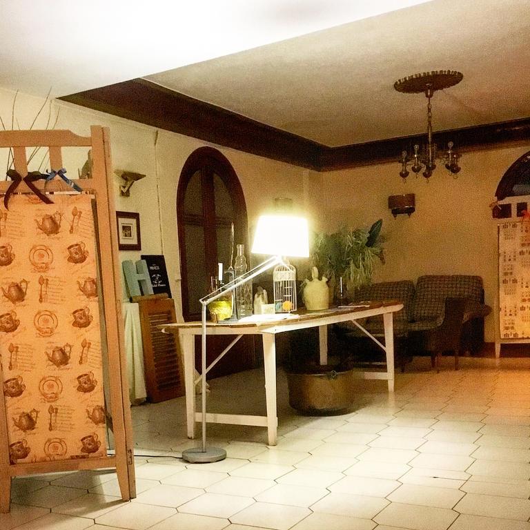 Hostal Pirineos Barbastro Esterno foto