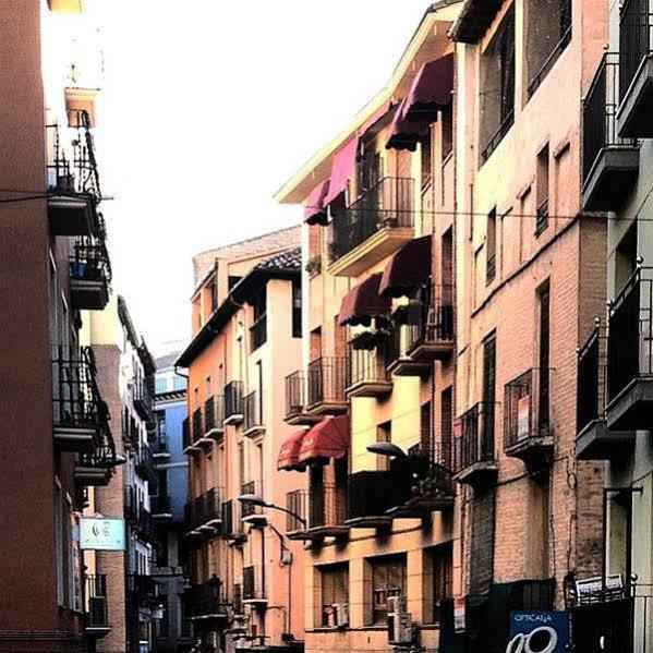 Hostal Pirineos Barbastro Esterno foto